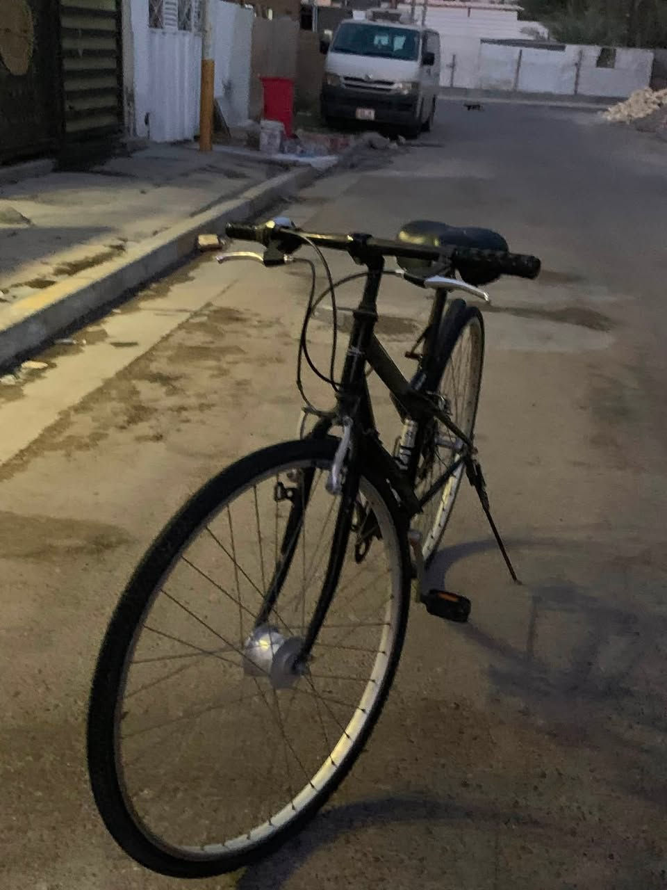 من رخصة الادمن
بايسكل للبيع بالة كلش نظيفة ياباني C700 نضيف وحيل معتني بي كلشي شغال بس بريكات يحتاج ضب التايرات قبل فترة بدلتهن وميحتاج امدح بي كدامك الصور ١٢٠ الف وبي مجال ان شاءالله مكاني بغداد الغزالية قرب جامع الصديق رقمي هذا *********** وبيكم خير ودللو
