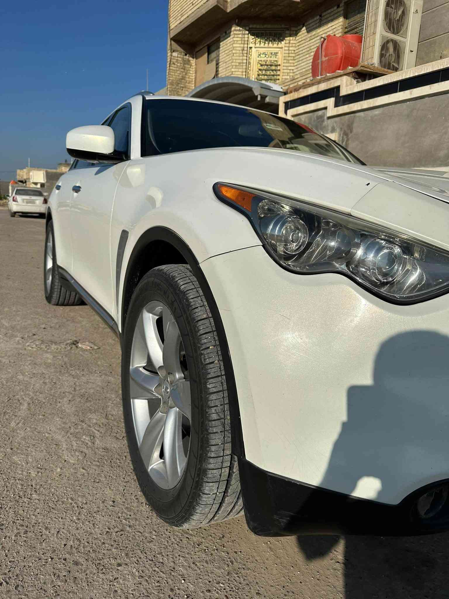 انفنتي fx35 2009 وارد امريكي حادثهه فقط دعامية امامية والبدنية مال بنيد يعني السيارة مكفولة ماعدا دعامية امامية 
مواصفاتهه معروفة كشر نظيف داخل نص نظافة بيهه نقص حدادية صدر ونواعم بسيطة رقم بغداد بأسمي تاخذ تحويل مني سنوية لل٢٧ 
موقع السيارة بغداد السيدية 
السعر المطلوب ٩٠ وبيهه مجال تنزل النواقص من سعرهه 
مستعجل عالبيع 

***********
