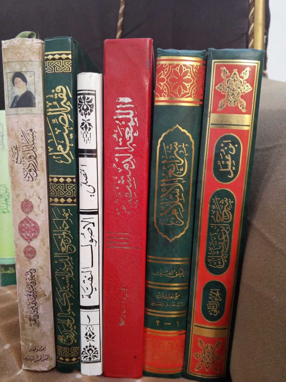 حوالي ١٠٠ كتاب • مجلد وورقي • النجف