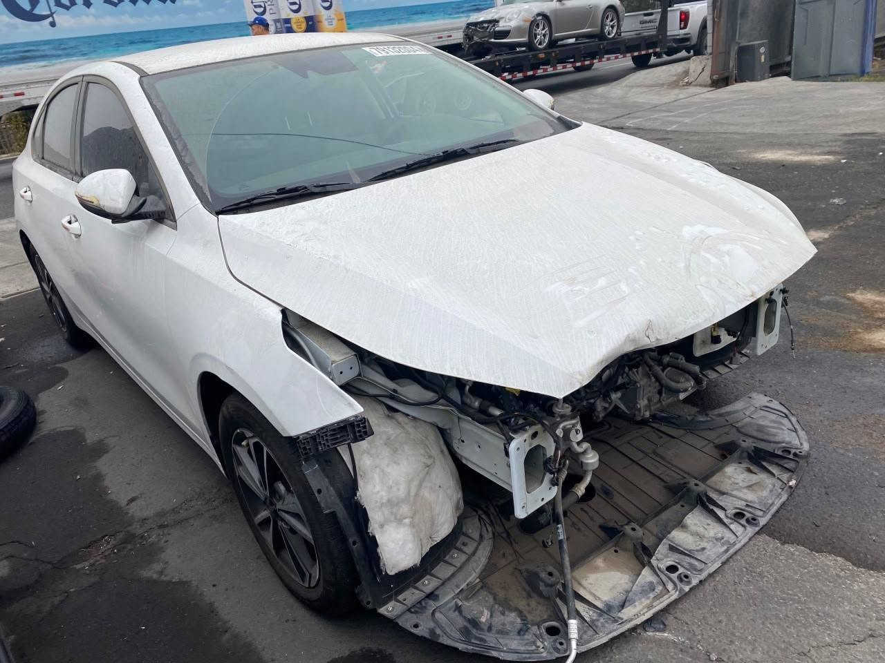 سلام عليكم كيا فورتي وارد امريكي بدون ايرباك لون ابيض مكينه ٢٠٠٠دوش ماشيه ٣٠ الف باسمي اني مستورده مرقم بغداد موديل ٢٤ نص فول بيه سونار بس طلع بيه من امريكا ٣ قطع صبغ موضح بل سونار مكاني بغداد موبايل ***********
