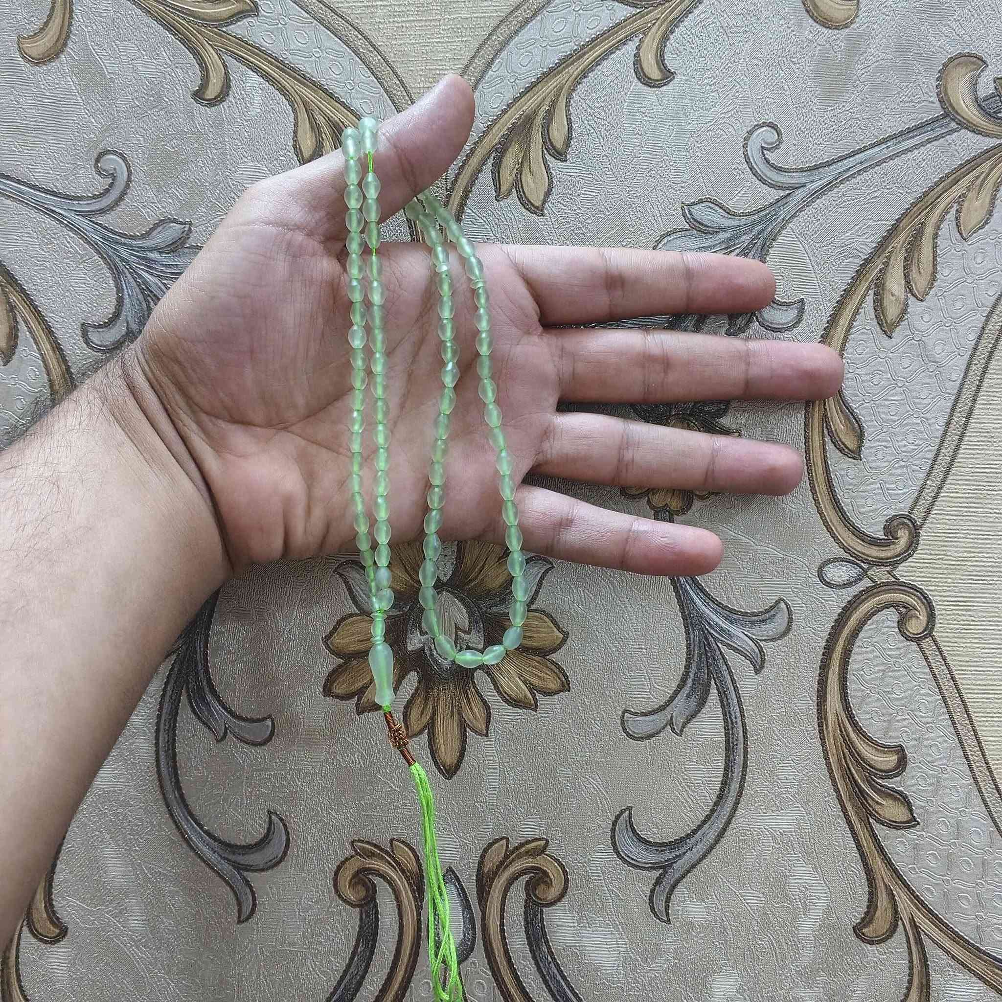 حجر الباي زهر الاصلي 100% جراخه يدوية السعر 27 الف مع توصيل مع علبة هدية/السبحه الثانيه شبيه الكهرب الروسي 45حبة 20 الف / القطعه الثالثة سندلس تركي معرك  33حبة 15 الف/ ***********
