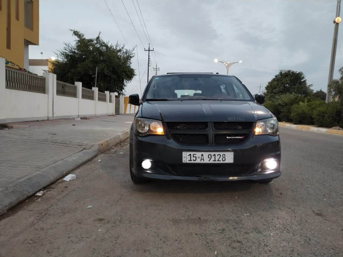 سيارة دوج كرفان موديل 2011
الفئه SXT معروفه المواصفات 
سيارة بدون حادث 
بيها بل تكمه الخلفيه كلير ع كد شبر 
حداديه جديدة تخم تاير جديد كير مكينه كفاله جديد تبريد 2 قطعه فرس ارضي وسقفي 3 ابواب كهرباء كشن كهرباء 
كشنات بلع سياحي 
سيارة نضيفه كلش مال جناي 
سعر السيارة 125 وبيها مجال 
رقم صاحب سيارة ***********
اني مكلف بنشر فقط
عنوان سيارة صلاح الدين دجيل
