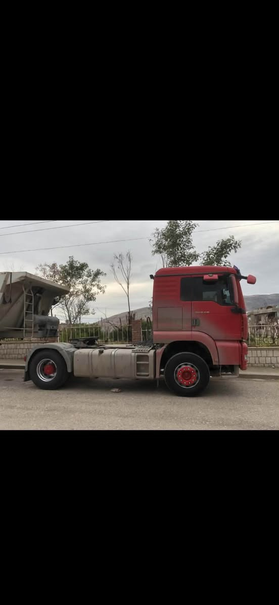 السلام عليكم
راس عةرةبانة

موديل راس2007

ثلاجة 
ريتايدةر
دعامي حديد
اكسل برينة بيلاد

عةربانة ئوزمين توركى
تخم تايةر
26متر
سيارة سةنةويية 3دنكير بيلادى
سيارة جاهيز بدون نقص
مكان دةربةديخان

***********

***********
