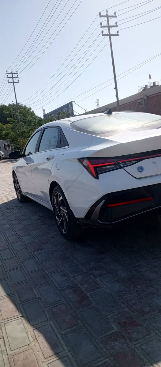 سلام  عليكم
النترا 24 خليجي  كوري
ماشيه 14 بعدهي على وضع شركه 
رقم بغداد الجديد 
فول مواصفات
فتحه
بصمه  
تحكم استيرن
شاحن لاسلكي
شاشه كار بلي
مكينه 2000 دوش
سياره احله من الصور  
 
***********
