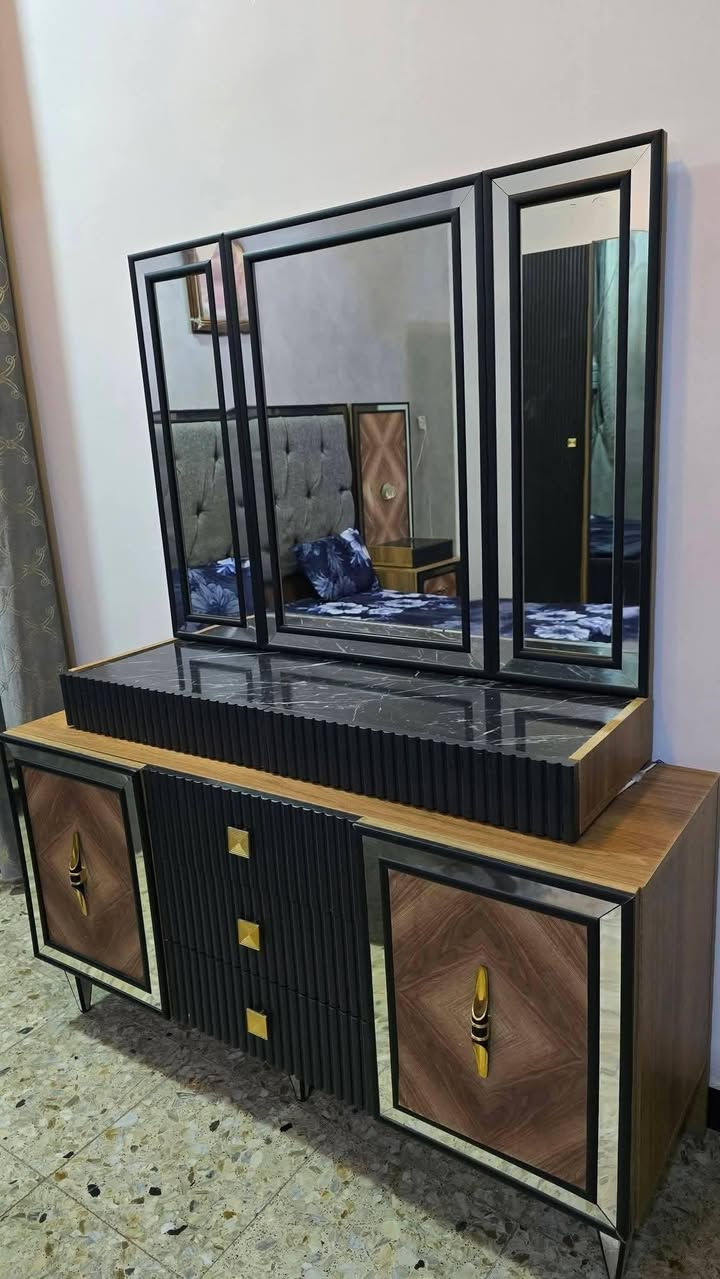 سلام عليكم غرفه تركي للبيع 9 قطع غرفه بدون ضرار مكان بغداد رقم تلفون ***********
