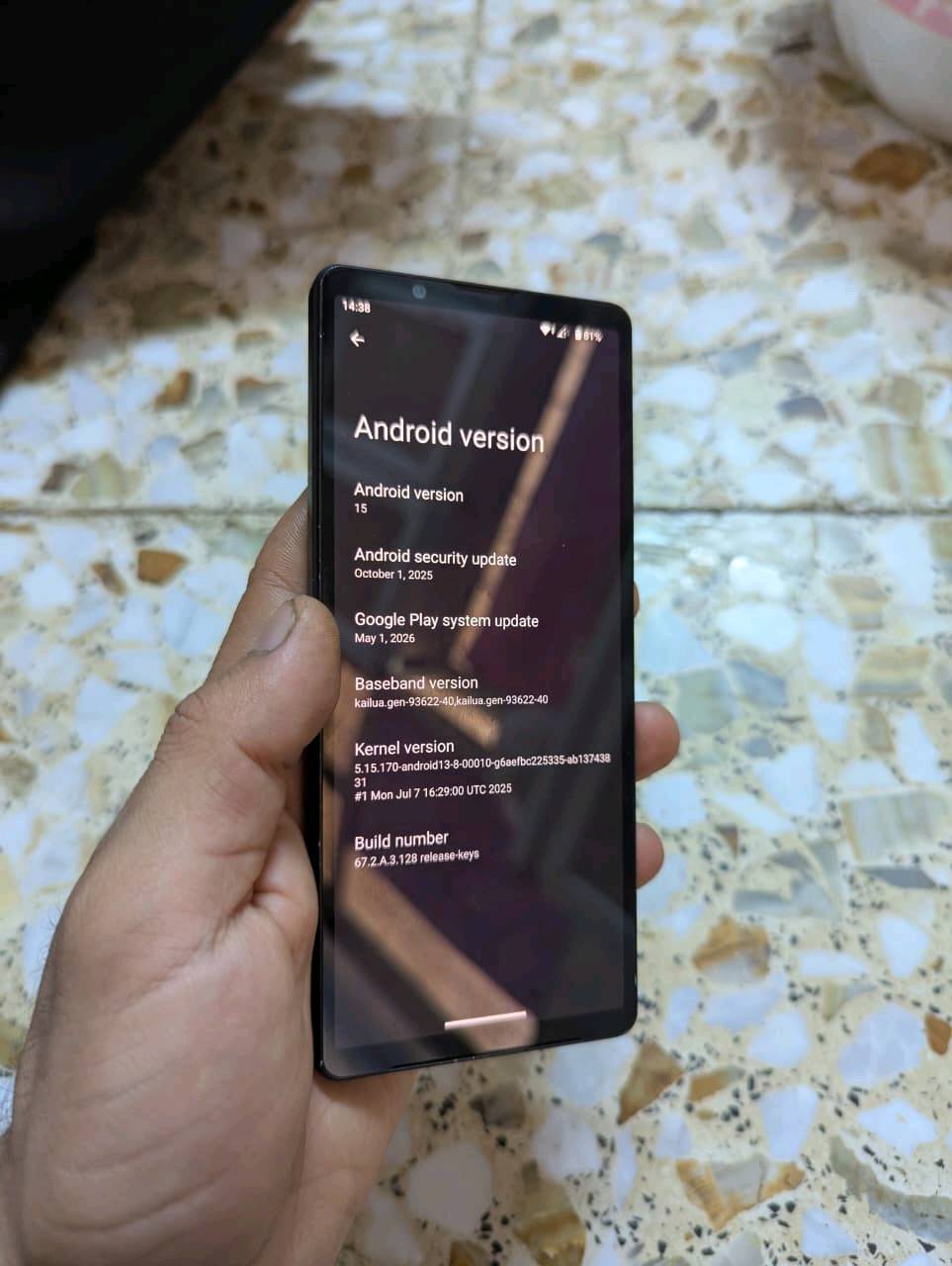 سلام عليكم جهاز sony 5 mark 5
نسخة ياباني دوكومو ( عربي اصل)

 شريحتين شريحة eism وشريحة عادية

 معالج سنابدراجون 8 جين 2 

كامرات 2 بدقه 48 ميغا بكسل تصور 4k. 120 فريم مع برامج تصوير احترافيه

الصوت دل سبيكر ومدعومات ب5 ميزات وحده منهن الذكاء الاصطناعي 

ذاكرة 128 عشوائية 8

 شاشه OLED شاشه 120 هرتز وتنرفع خلال اللعب لل 240 فريم

بطارية 5000

ومتروس ترس مواصفات

 الجهاز جديد كفاله عامه

مراوس مكاني بغداد

رقمي ***********