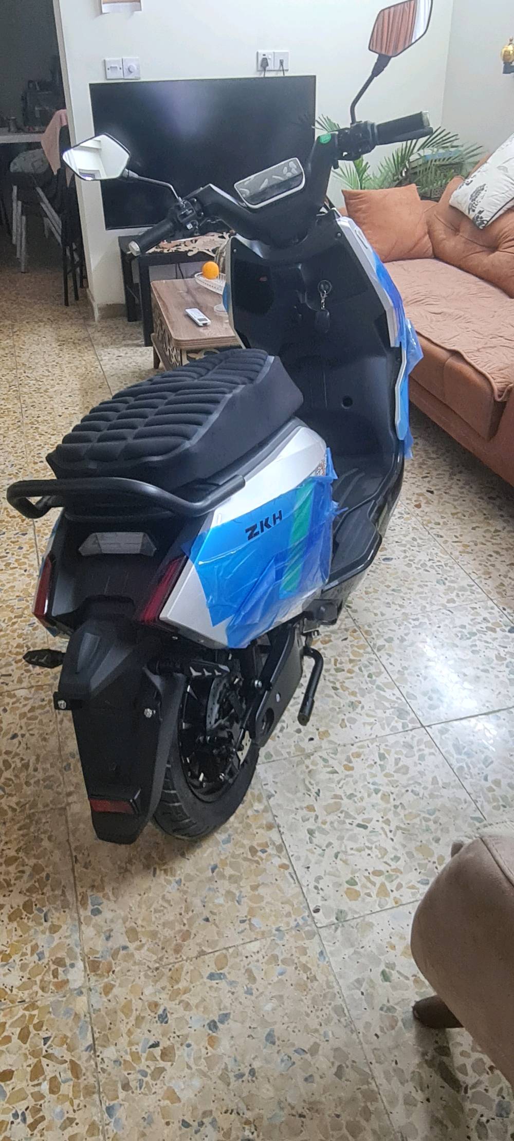 شحن فضائي • ست بطاريات • ٢٠٠٠واط