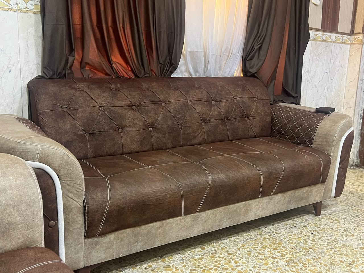 السلام عليكم 
تخم 5 خمس قطع 10 نفرات نظيف سعرة 600 وبي مجال 
***********
