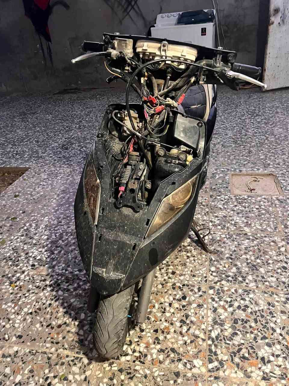 سلام عليكم دراجه GTRثعلب بيهه صالنصه رياضي وزوج تايرات جدد  دراجه طفت فجئه وتركته
رايدهه 175 وبيه مجال 
ابيع كوم حديد على هاي الحطه 
رقمي :***********
مكاني بغداد بوب الشام
