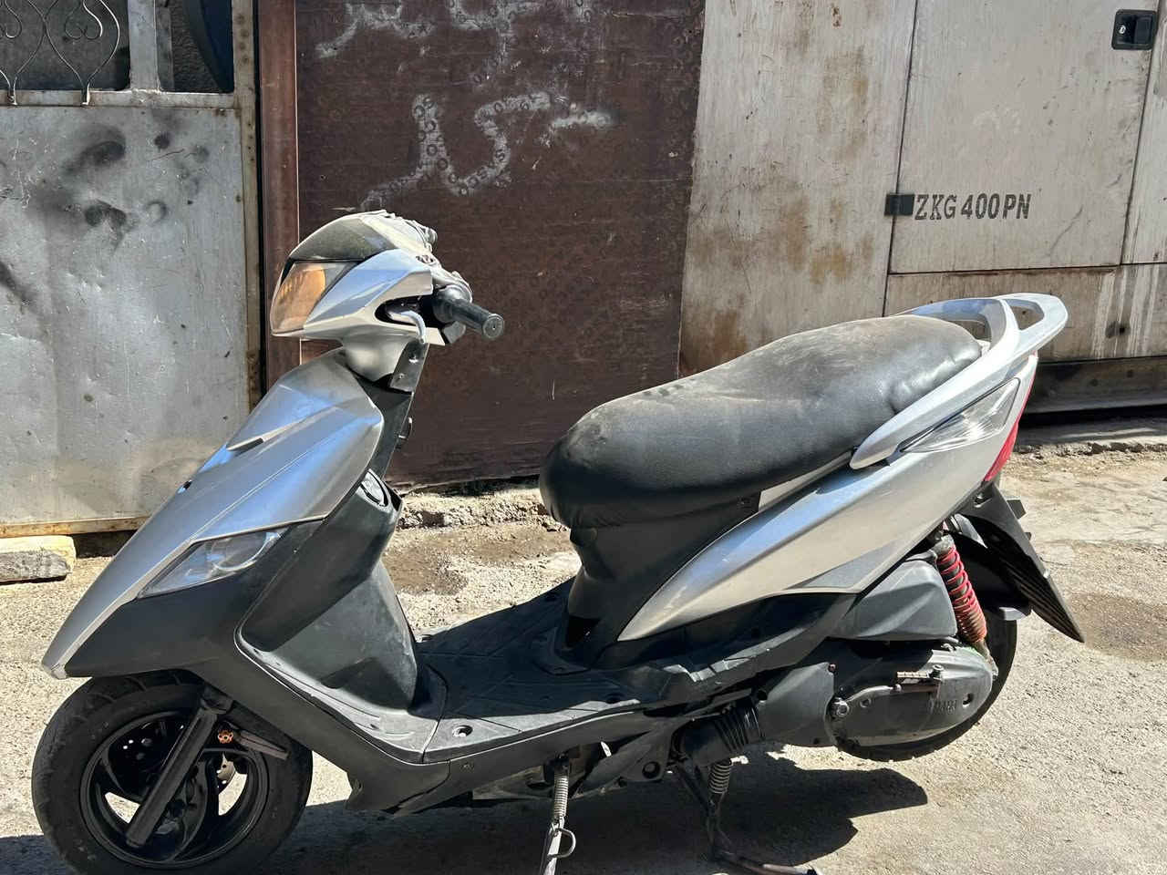 ثعلب ( GTR) 140
دراجه حلوه اي نقص مابيه تنكر سلف وتروح
باتري جديد تاير خلفي جديد حته دهن جديد
كهربائيات سلف هندر كله شغال دبل إشاره كيج بانزين شغال 
دراجه كشره كاعده وكفراته جددده تايون 
نقوصاته لازكات مال كفرات وكابرتير وصخه قمجي  مال سرعه سعره 3 الالف فقط 
سعر 450  وبيه مجال 
بغداد شارع حيفا 
***********
