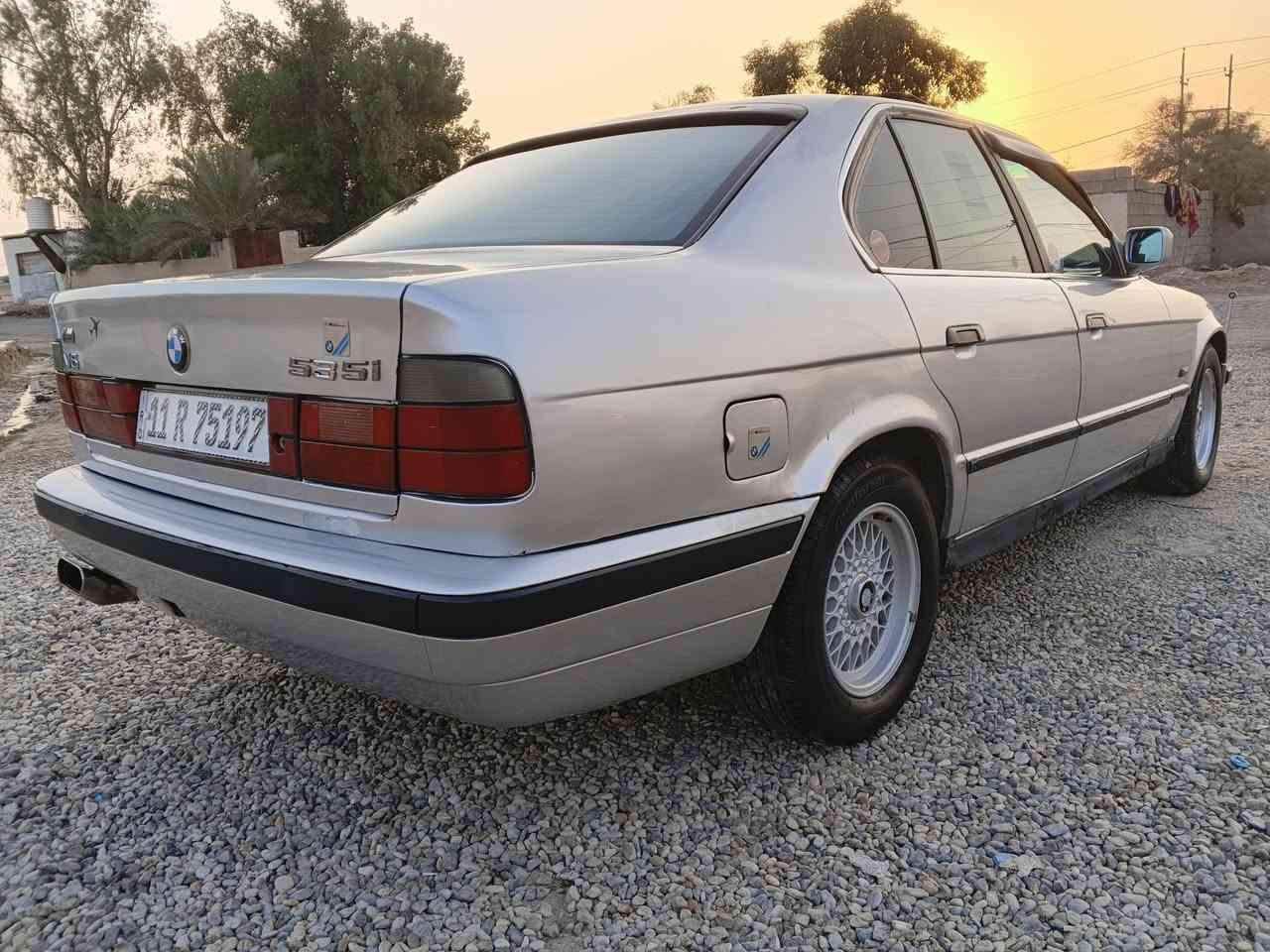 سلام عليكم بي ام للبيع موديل 92 بسمي تخم تاير جديد كير واكسن ومحرك مكفولات كهربائيات وتبريد كله شغال حداديه جديده ***********
