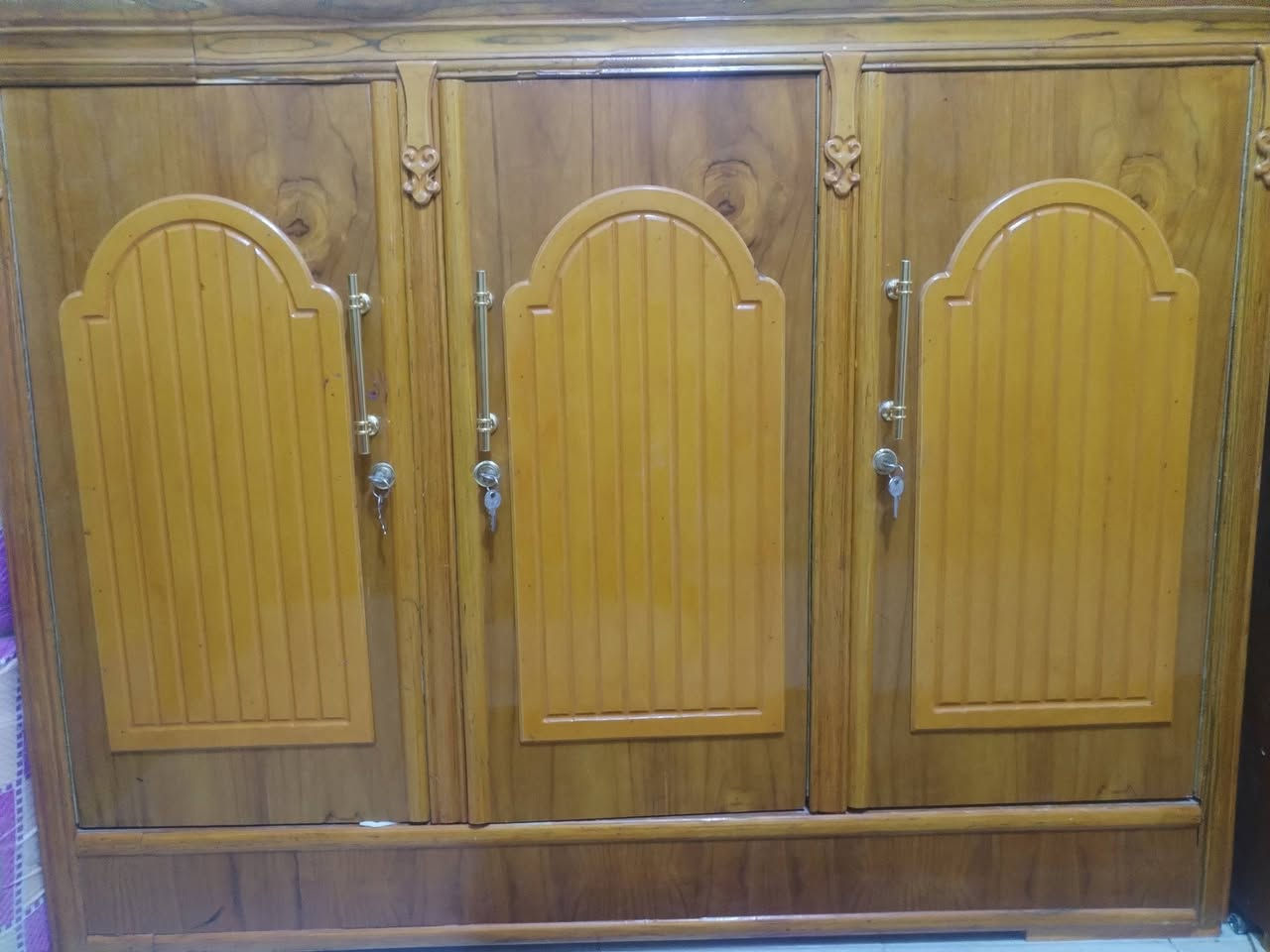 منضدي للبيع ابو 3 نضيف استخدام قليل سعره 70الف  اتصال***********
