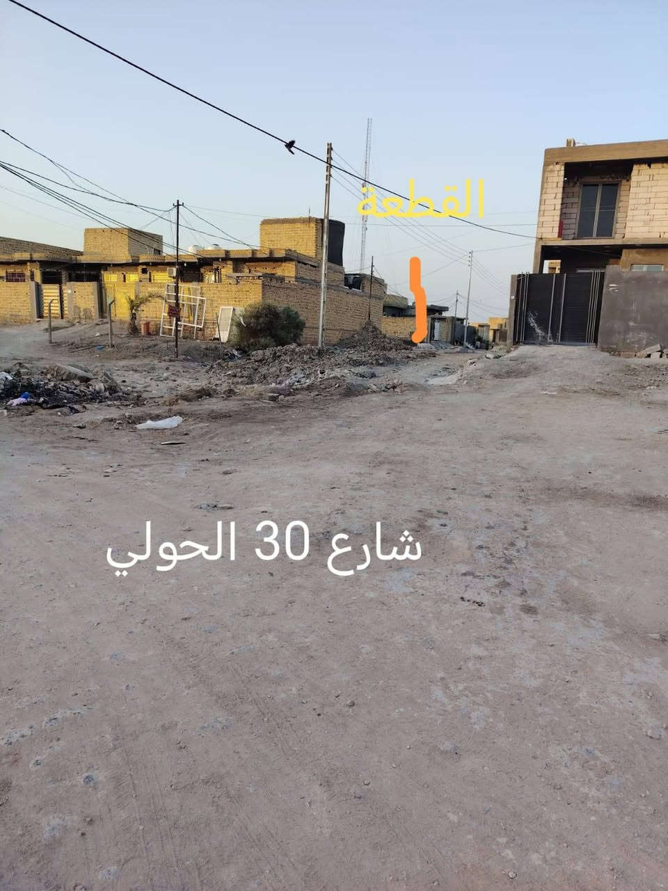 السلام عليكم 
قطعة للبيع
المكان الشموع قرب شارع 30
المساحة. 200 م
الشارع 8 متر اول قطعة بالشارع من بعد شارع 30
السعر 42 مليون
***********

نص مكتوب في الصور:
- القطعة
- القطعة شارع 30 الحولي