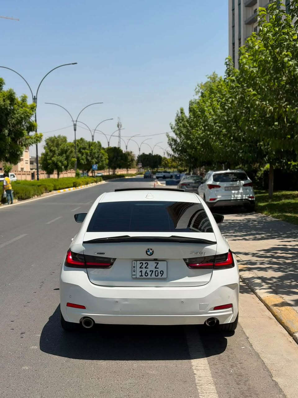 السلام عليكم 
للبيع Bmw 330i
مواصفات XDrive
قطعة وحدة صبغ فقط بنيد 
موديل 2025
مواصفات الي بيها 
كاميرا خلفيه، فتحة سقف ، مستشعر وقوف ،بصمة تشغيل عن بعد ،تدفئة المقاعد ،نقط عمياء ،مصابيح الأمامية ليد ،شاشة،ابل كاربلاي ، مثبت سرعة ،الضوء العالي تلقائي ،اضاءة داخلية متعددة الالوان ،أنظمة قيادة ،نظام فرملة الطورئ 
سعرها 320 وبيها مجال 
جاهز مرقم كامل سنوية وهزة وكلشي جديد 
ماشية 70000ml
محرك 2.0T تيربو 

***********
