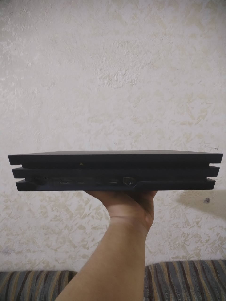 السلام عليكم
جهاز ps4 pro مهكر

الجهاز مفتوح لغرض تبديل معجون حراري 

بدون ملحقات فقط كيبل التشغيل وقرص التهكير
الجهاز شغال بدون اي مشاكل

الالعاب.
1-call of duty black ops 6

2-call of duty cold war

3-fc26

4-pes 2026

5-گيم باتو

6-لعبه دراجات حياه واقعيه

رقمي للتواصل : ***********

السعر 150 الف قفل
