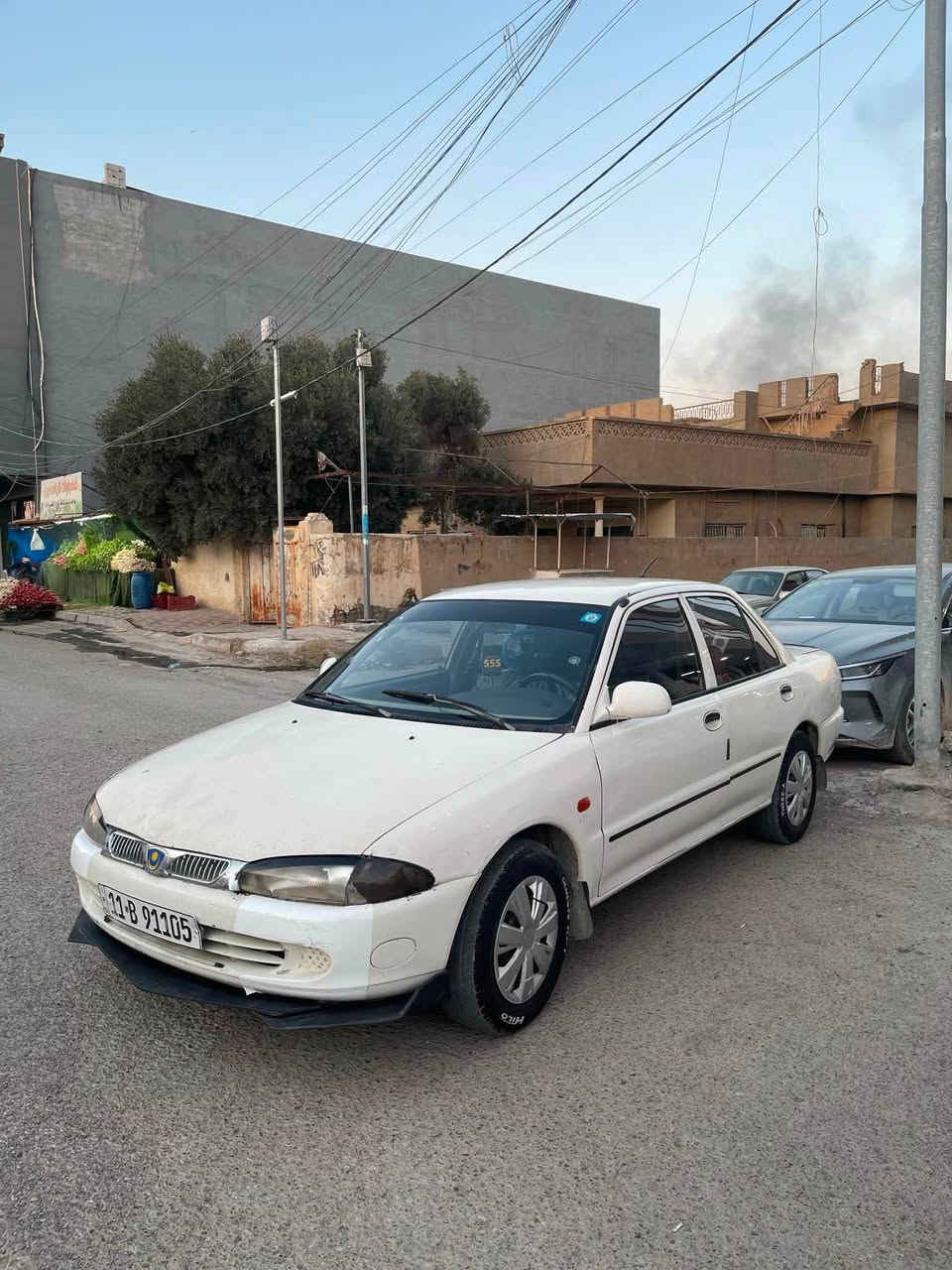 براتون 2002 كير عادي 
مكينه وكير شرط حدادي حلوه
تبريد ثلج تدفه داخلها بحالت الشركه 
كهربايات من الدعاميه لداعميه شغاله مبيها اي نقص  رقم بغداد بسمي ثاني يوم احولك 
بيها 3 قطع البنيد مبدل تجاري وجاملغات الخلفيه 
 السياره بعد احله من الصوره 
 فقط وترايك وين متريد
السعر 43 وبيها مجال 
***********
