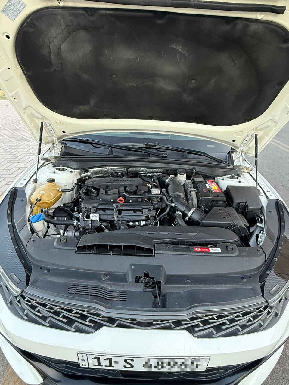 🚗 كيا كي فايف (Kia K5) موديل 2021 - أعلى مواصفات EX 🚗
​المواصفات العامة:
المحرك T1600
​الموديل: 2021
​الفئة: EX (أعلى مواصفات في فئتها)
​المسافة المقطوعة: 73,000 كم فقط
​الداخلية: جلد بيجي ملكي (بحالة الوكالة)
​الميزات الإضافية: تدفئة وتبريد بالكشنات (المقاعد)، مع باقي مواصفات الـ EX كاملة.
​حالة البودي والملاحظات (بكل أمانة وسلاسة):
​البنيد: مبدل نفس اللون (بدون صبغ)، بيه اختلاف بسيط جداً بنسبة تطابق اللون (مو 100%).
​الباب خلف السائق: بيه تعديل بارد قديم، ويحتاج له إعادة تعديل بارد خفيف لليحب يرتبه.
​السيارة بوضع ممتاز وجاهزة للاستخدام.
​السعر وتفاصيل الاتصال:
​السعر المطلوب: 150 ورقة ($15,000) وبيه مجال بسيط جداً للشراي .​الموقع والمعاينة: بغداد - صليخ / سبع أبكار.
​📞 للتواصل والاستفسار: [***********]
