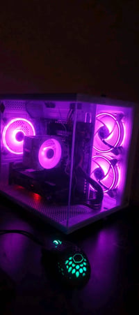 PC للبيع  المواصفات  Cpu xeon 2667 v4  Gpu rx 580 8 gb soyo  Ssd  256 ...