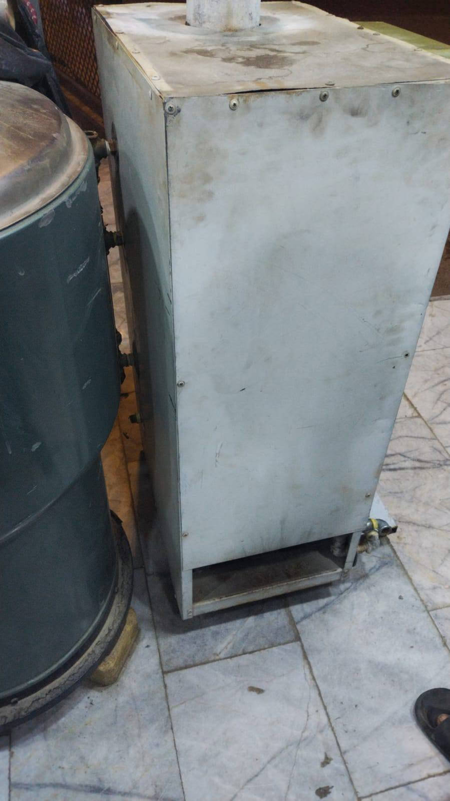 بيلر غاز كهرباء نظيف جدا  استعمال قليل للاستفسار مراسلة الصفحه او الاتصال 
***********
