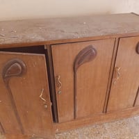 بوفيه نضيفه نقصه بس قفاله السعر قفل 100 07877812884رقم الهاتف