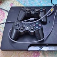 بلي 3 مهكر نضيف جدآ ويا يدتين ما مفتوح ولا مصلح بي5لعبات سعرة 135 وبي ...