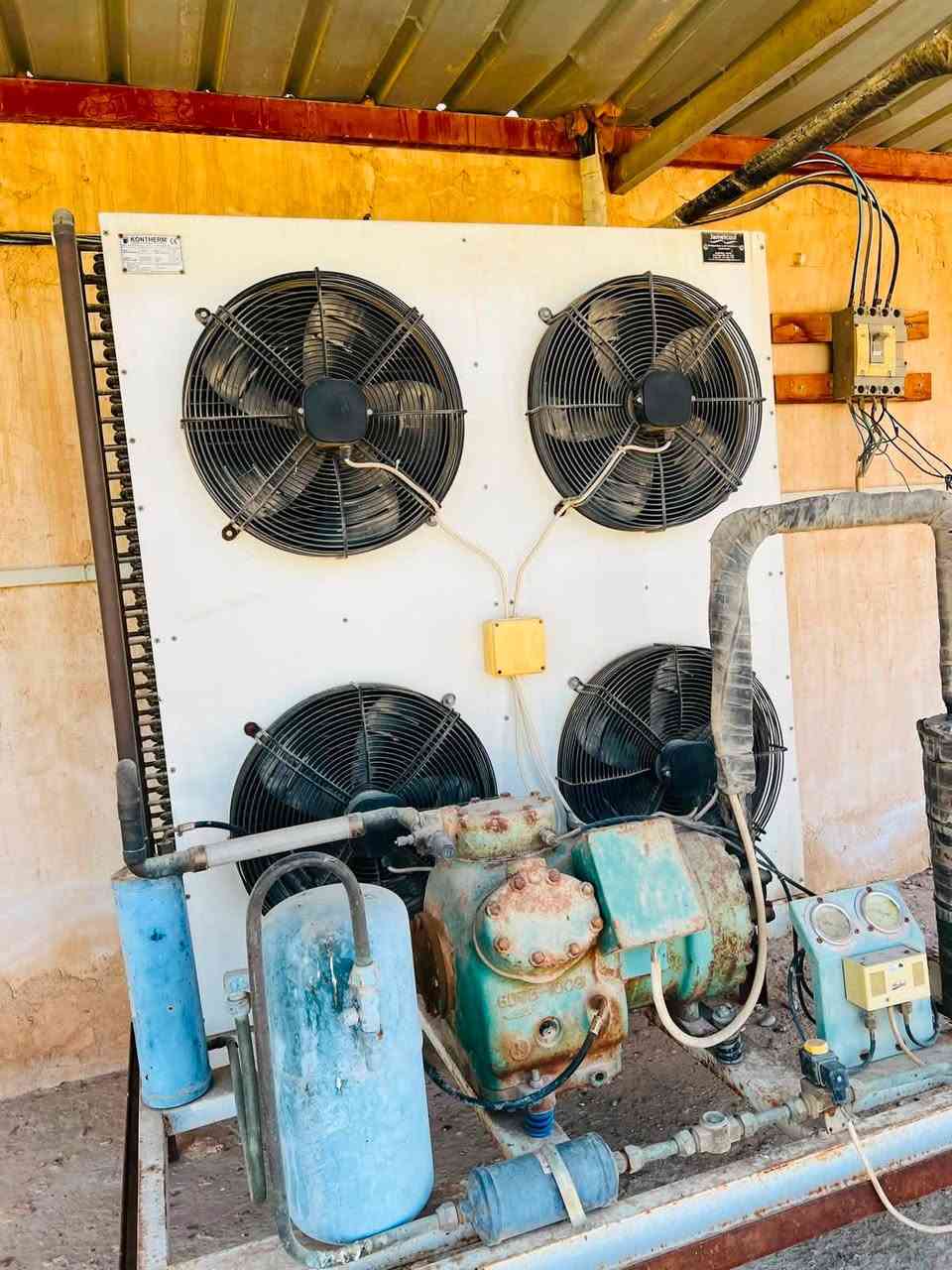 السلام عليكم يوجد مكائن تبريد الحجم 15 طن نضافه 100‎%‎ الاستخدام 2 سنه فقط السعر جداً مناسب 50 ورقه بيه مجال للشراي فقط عدد المكائن 6 رقم الهاتف : ***********
