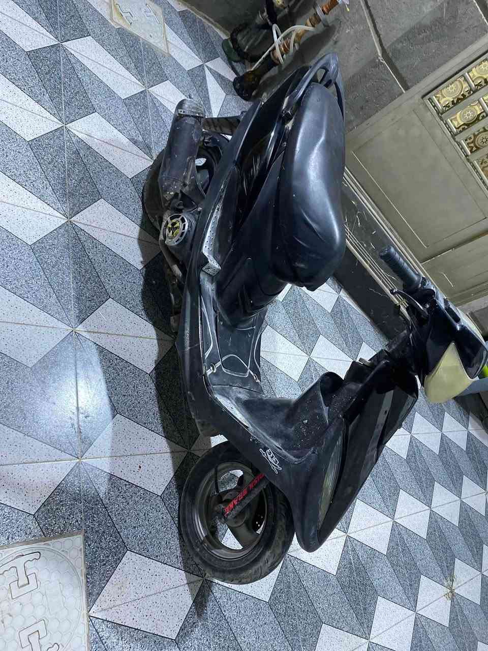 سلام عليكم 
دراجة ماكس عدلة 🛵بوشة 55 
ل كفرات بوليش كامل ختم واحد بلادي 
سوادات فول أملاح كهربايات كلها شغالة نكرة سلف + هندر بيها أوراق منفيس كمرك + مكاتبة ثاني يوم 
دراجة كاتم سريعة وناعمة 💪 + يدات koso رياضي قبق فلاوين  موجود لد زنون بعدني ما شادة دراجة كلشي ما ناقصها بس نكرة وتروح مكاني فلوجة  سعر خاص 📞لاستفسار ***********
