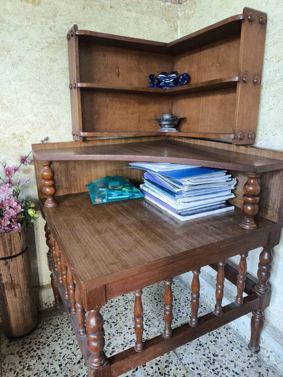 السلام عليكم عندي طبلة زاوية ورف للبيع السعر ٥٠ الف
للتواصل ‏
‪***********‬‏
