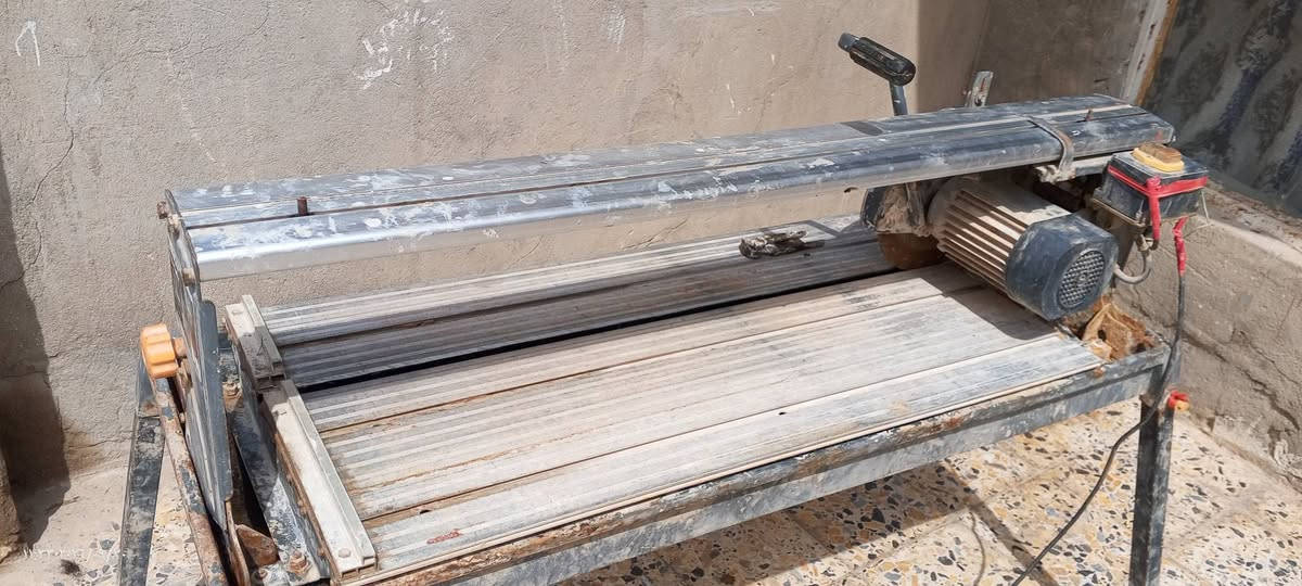 قاطعة مرمر بورسلين مستعمله تقطع طول متر وعشرة نظيفة للاستفسار الاتصال على ***********
