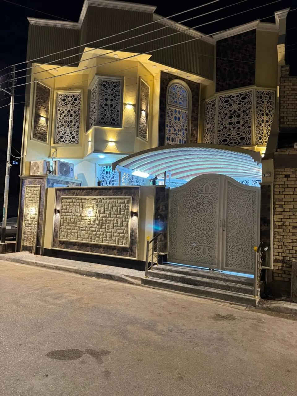 بيت للبيع 200 متر في منطقة ياسين خريبط الزون الثالث طابقين السعر 450 وبيه مجال بسيط للاستفسار *********** او مراجعه مكتبنا عقارات البزوني الكائن في منطقه ياسين خريبط قرب سنتر دار السلام مقابيل الحديقه
