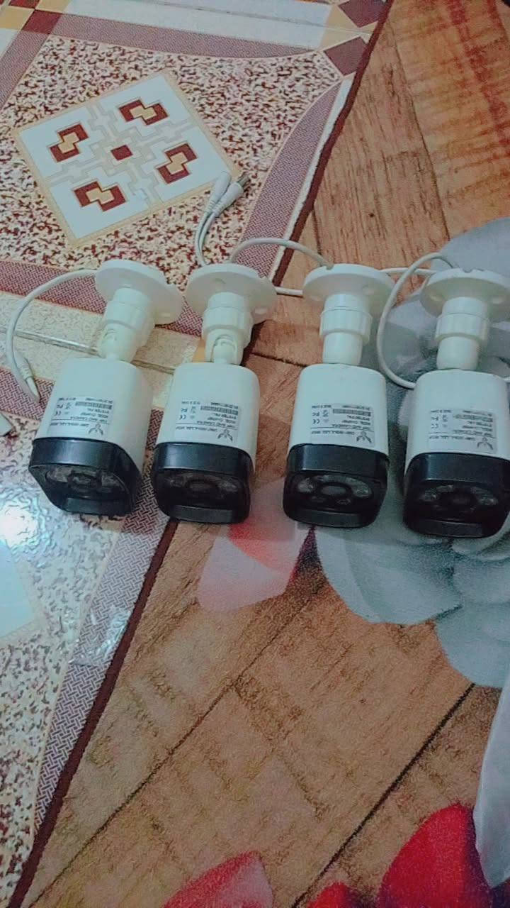 السلام عليكم اربع كاميرات للبيع السعر 40 رقم الهاتف ***********
