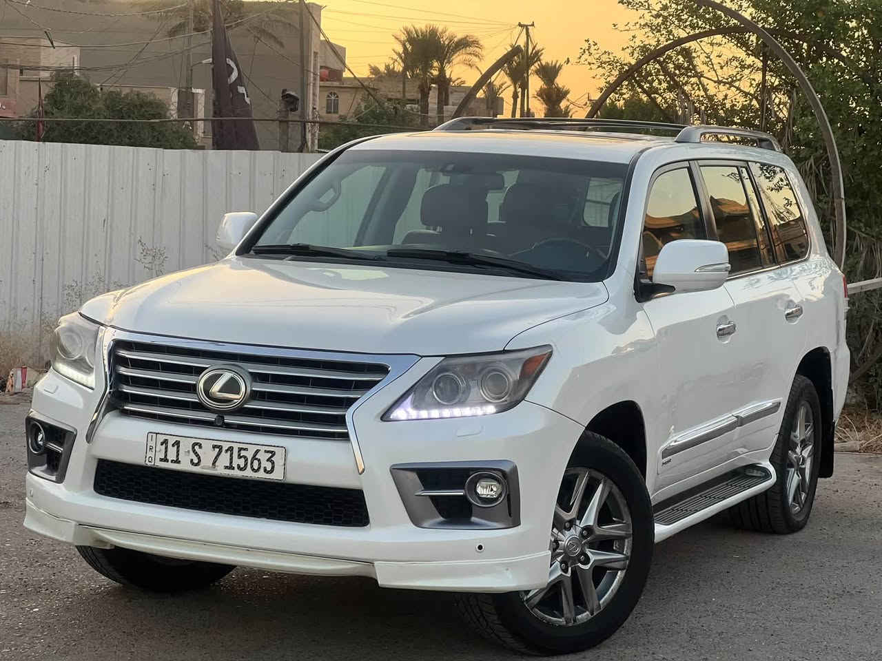 لكزس. LX 570 Sport.  2012 للبيع
المواصفات الأساسية:

2012 الموديل 

الفئة: LX 570 Sport (بريمي)

الممشى 190كم حقيقي

294$.  السعر 💣💣💣

داخلية لوني قرميد 

صفّان من المقاعد

نظام صوت Mark Levinson

الحالة: بيهه صبغ بنيد فقد مكفوله من الدواخل شواصي الغود بدنه شرط كفاله 
كير مكينه مكفولات السياره مابيهه ابد نقص صدر جديد تبريد تايرات السياره احله من الصور 

المحرك والكير بحالة ممتازة ولم يتم فتحهما

لا توجد أي التزامات أو ديون على السيارة

تحويل مباشر

المواصفات:

تشغيل ودخول ذكي (بصمة)

نظام مانع الانزلاق

شاشة معلومات

مقاعد جلد

تدفئة وتبريد للمقاعد

تهوية (شفط) للمقاعد

ذاكرة للمقاعد

ثلاجة

5 كاميرات

حساسات

رادار أمامي

مصابيح زينون

فتحة سقف

باب خلفي كهربائي

مرايا كهربائية

مكيف هواء أوتوماتيكي مزدوج

أوضاع قيادة Eco وSport

العديد من المواصفات الأخرى

رقم الهاتف: ***********
مكان السياره بغداد البلديات
