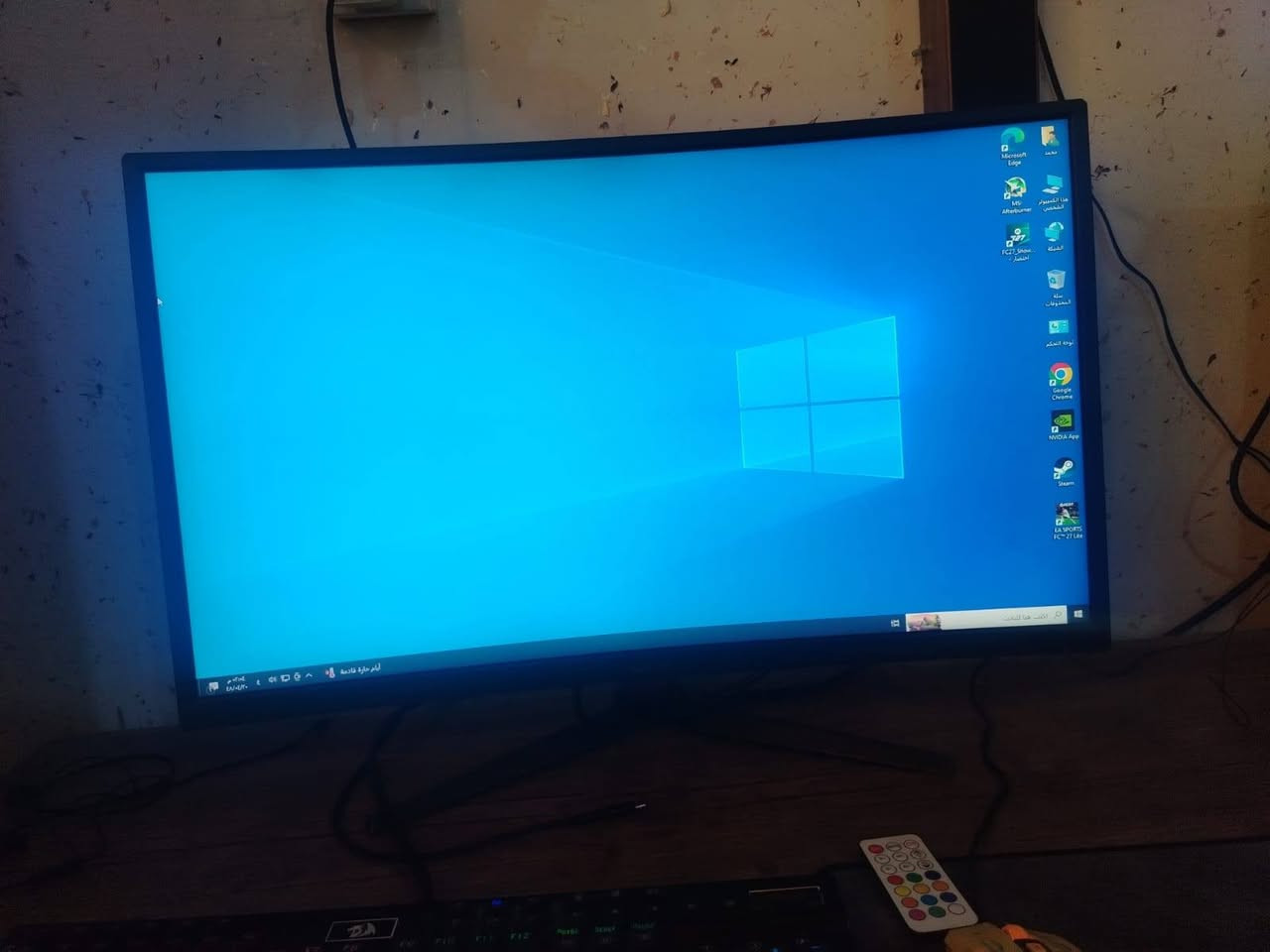 🔥 *تجميعة كيمنك + شاشة MSI 27 كيرفد مقوسة للبيع* 🔥
*المواصفات:*
- المعالج: Intel Core i5-9400F
- كرت الشاشة: GTX 1660 SUPER 6GB Gigabyte
- الرام: 16GB
- الهارد: SSD 250GB + HDD 250GB
- المذربورد: MSI B365M PRO-VDH
- الباور: Cooler Master 650W
- الكيس: ARGB

*الملاحظة:* دكمة التشغيل مال الكيس عاطلة، اشغله جطل بس يشتغل طبيعي مابي شي.

*الملحقات وية التجميعة:*
- شاشة MSI 27 بوصة مقوسة Curved كيمنك
- كيبورد وماوس كيمنك
- UPS 1500VA

الجهاز نضيف ومال العاب قوية
تجي تفحص وتاخذ وتمشي

*السعر: 750 وبيها مجال*
*المكان: بغداد - الغزالية*
*رقمي واتساب: ************
