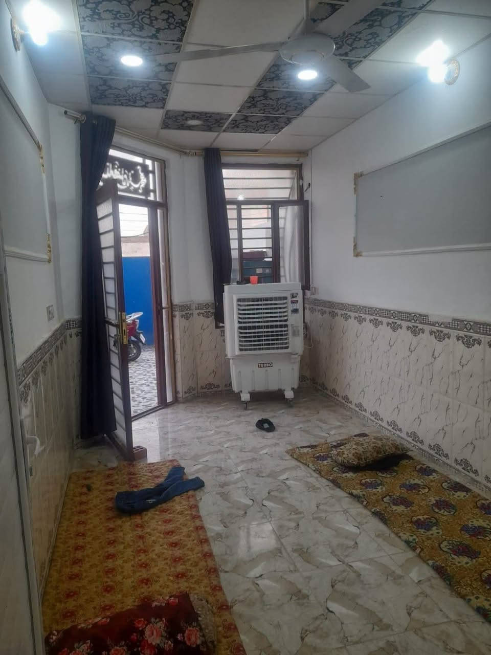 مشتمل للبيع في حي الخبراء  100 متر 
طابقين 3 غرف نوم 💤 3 حمام 🛀 
.للاستفسار يرجي الاتصال على الرقم المكتب الخاص *********** مكتب 🏢 مجيد السامرائي العقارات
