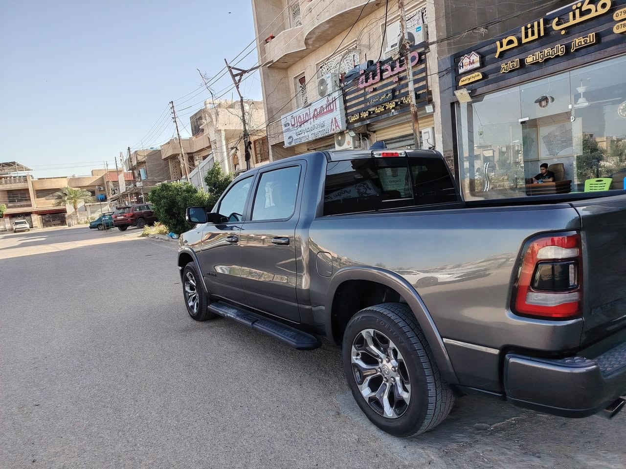 دوج رام للبيع موصفات لارامي موديل22 فول عدا دوسات كهربائيه وبنوراما بدون حادث صبغ قليل بل الجاملغ الخلفي على كد شبر فقط مع وجود السونار فحص المندلاوي السعر 320$ مع مجال قليل الرقم ***********
