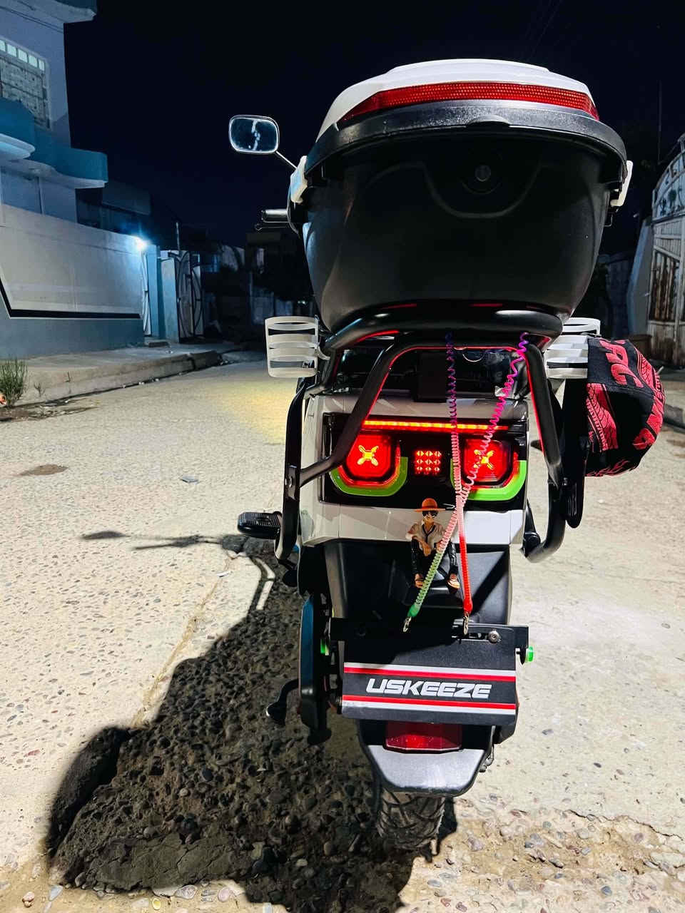 ماطور شحن أوباما للبيع 6بطاريات
لايت عالي ناصي ✅ 
اشاير يمين ويسار ✅ 
ملف 2000W✅
دبل إشارة ✅ 
بلوتوث ✅
نظامR✅
السعر 800 وبي مجال👍🏻مكاني موصل الأيسر حي الانتصار
ويرهم مراوس حسب القناعه 
*********** 
وبي واتساب
