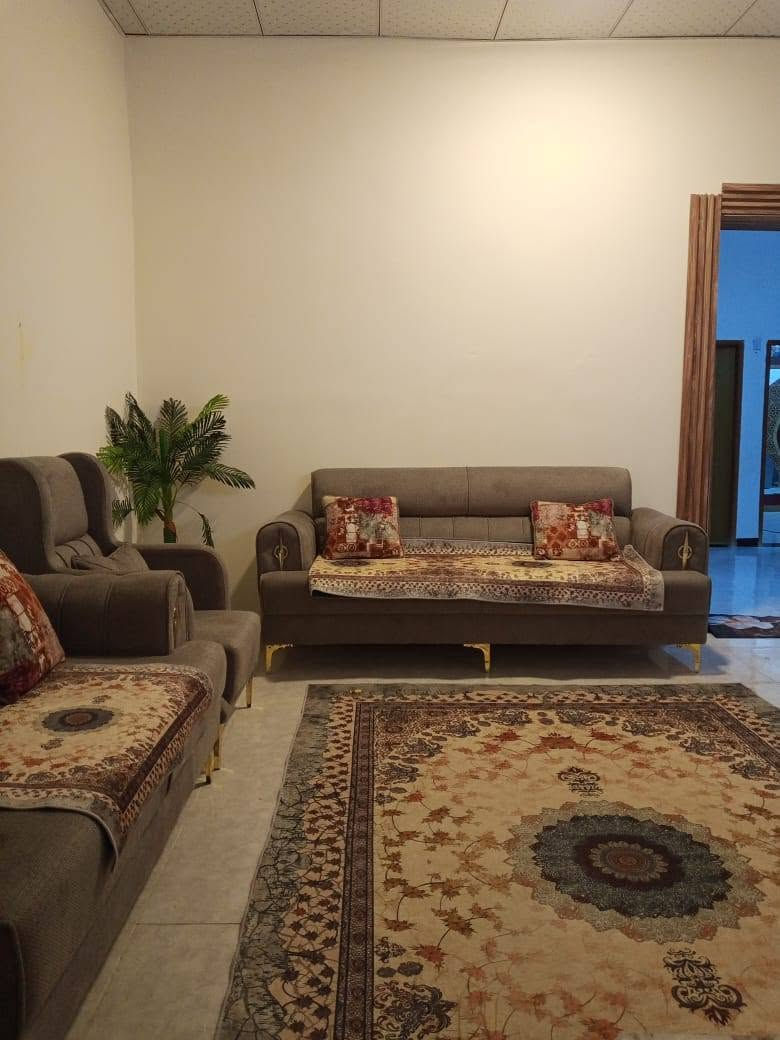 *للبيع دار في البصرة - الجزيرة باب الهوى* 🏠

*المواصفات:*
- *المساحة*: 140 متر
- *الغرف*: غرفتين
- *الاستقبال*: صالة + استقبال منفصل
- *المطبخ*: موجود
- *الصحيات*: صحيات داخل وخارج 
- *الكراج*: كراج للسيارة
- *الموقع*: البصرة - الجزيرة - باب الهوى - قرب المتنقلة. موقع حيوي وقريب من الخدمات

*للمعلومات والسعر*: 72
*عقارات أبو حسن الربيعي*  
*للتواصل*: *********** شط العرب, البصرة
