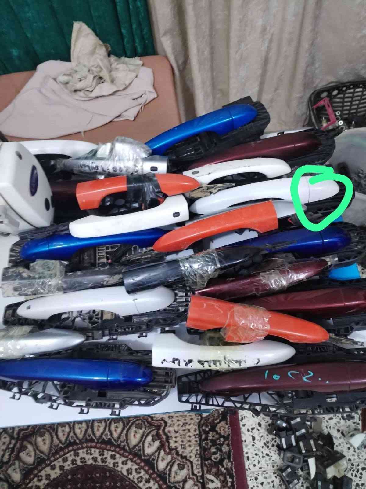 االسلام عليكم تحيه للادمن أبواب سي ٢٠٠ حديث وقديم شرط النضافه اليريد كفاله عدنه جميع الألوان موجوده ابض العادي والصدفي ماروني وسلفر وجويتي وكرزي صناديگ دعاميات خلفيه دوس مري جام مكينة جام بطاين اقفال ونرمايد مكاني ديوانيه ***********

