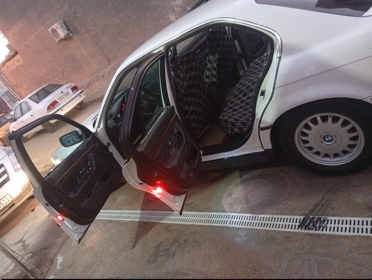 سلام عليكم خوان عادت نشر مستعجل على بيعته سياره بيع بدون مراوس 
خفاش مديل 95بسمي نكليزي حجم 730 مكينه 8 دبل زنجيل 

باتري جديد 
حداديه امامي خلفي جديد 
كهربائيات كله شغاله بدون جطل بلاديه 
منضومت بانزين جديده 
دواخل سياره مخمل كشناته 
نواقصه سياره 
1.جامه اماميه مكسوره 
2.قاعدت رقم امامي مال دعاميه مكسوره 
2.بيه صوت بطل خفيف 
كل ذني ينذبن من سعر سياره 
غيرهن مابيه اي شي سياره 

سعر 62وبي مجال ***********
***********
مكان نجف كوفه ناحية العباسيه
