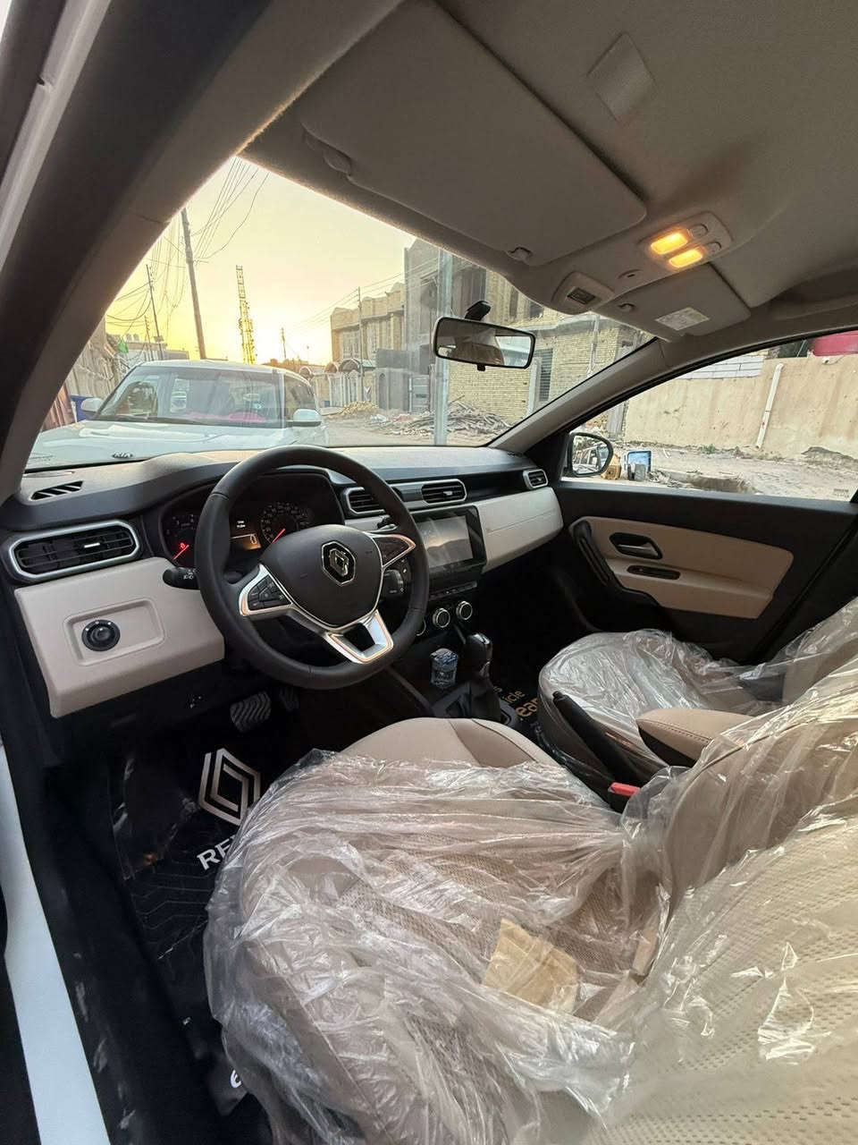 للبيع رينو داستر 2025 زيرو - Renault Duster 2025

سيارة زيرو بالكارتون، ماشية صفر، حتى نايلون الكراسي بعدة.

المواصفات:
• الموديل: 2025 • اللون: أبيض لؤلؤي • الحالة: زيرو وكالة، ترقيم جديد • المحرك: 1.6 اقتصادي جداً • الكير: اوتوماتيك CVT • المواصفات: تحكم ستيرن، شاشة كبيرة، كاميرا خلفية، حساسات، رادار، روف راك، بلوجكتر، بصمة 
سيارة عاليه وعمليه مال كرف، تتحمل شوارعنا وتبريدها ثلج و بانزينها قليل.

السيارة موجودة في بغداد
السعر: [ 140$ ] وبيها مجال للشراي

للاستفسار: [ *********** ]
