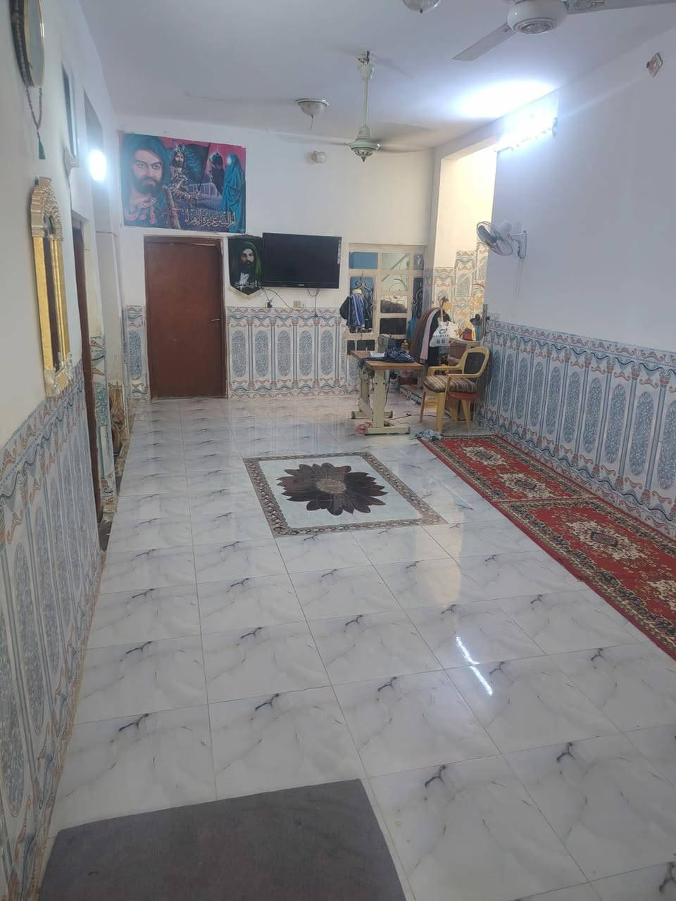فرصة عقارية ممتازة بسعر مناسب جداً للبيع ! 🏠💥
تفاصيل العقار:

​المساحة: 300 متر مربع 📐

​الملكية: طابو صرف (سند ملكية صِرف) 📜✅

​حالة البيت: جاهز للسكن فوراً 🔑✨

​محتويات المنزل:

​4 غرف نوم واسعة 🬞🛏️

​استقبال للضيوف 🛋️

​صالة عائلية 🏠

​كراج للسيارات 🚗 Garage

​صحيات خارجية 🚿🚽

​العنوان:

الشارع مقابل محلات الجام - الصوب الصغير 📍🗺️

​السعر ورقم التواصل:

​السعر مناسب جداً (سعر بلاش لسرعة البيع) 💰🔥

​للتواصل والاستفسار: *********** 📞📱
