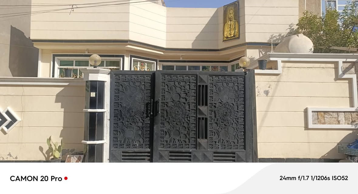 السلام عليكم بيت مساحته 220 متر بيت قريب عن شارع حله كربلاء يبعد 100 متر طابو زراعي يحتوي على استقبال الارض خمسه والطول 7:30 مطبخ خمسه بسته الصاله الارض خمسه والطول 10 غرفتين نوم طابق ثاني بيت سيراميك تواصل على هذا ***********
