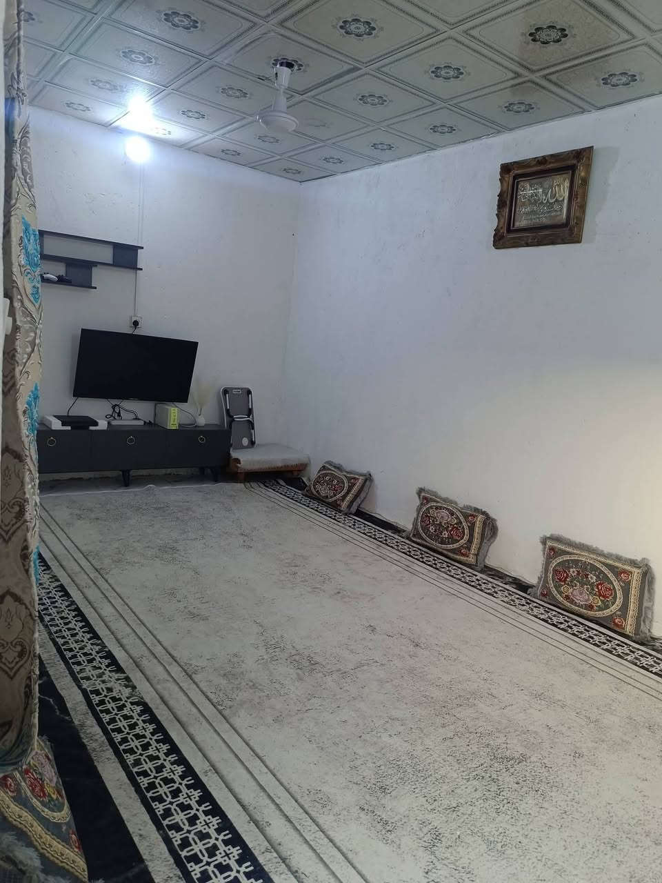 البيت للبيع طابو صرف زراعي عراقي اصولي   مساحه 150 متر
العنوان ابو الخصيب طريق صحراء 

يتكون لبيت من صاله استقبال غرفتين مطبخ صحيات داخليه وخارجيه طارمه

علمن السقف سندويش بناء جديد

السعر 42 

للتواصل على الرقم ‏‪***********‬‏
