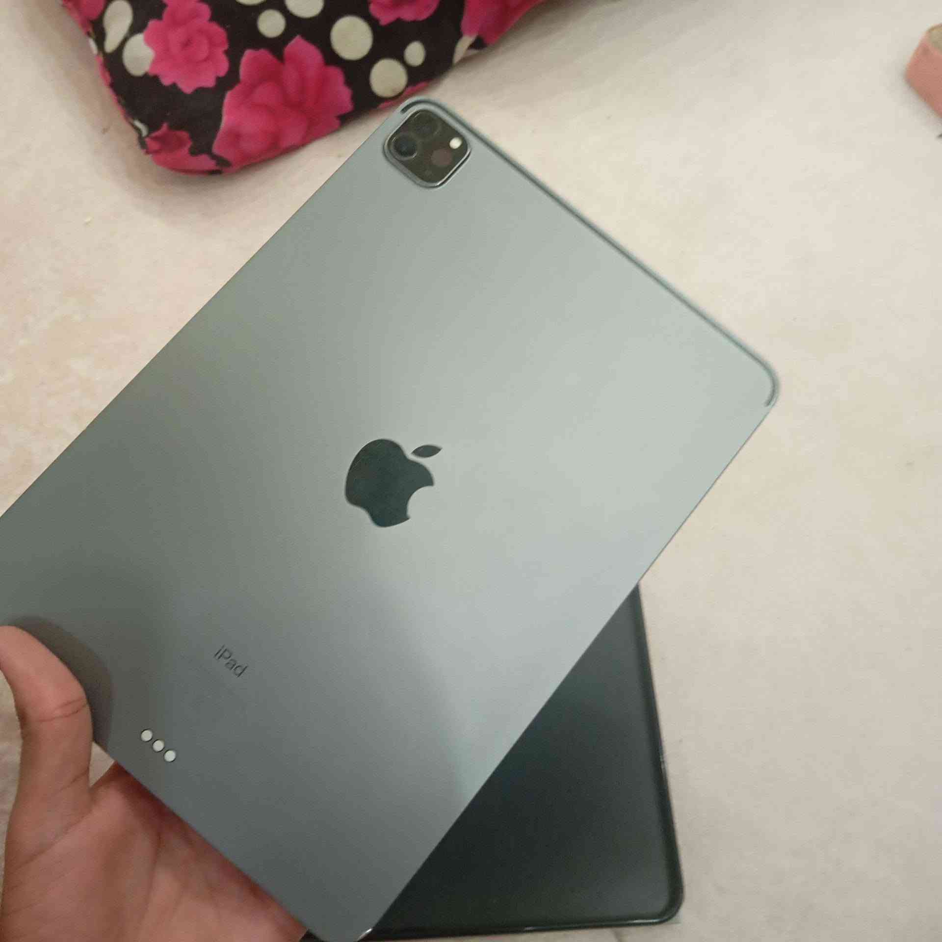آيباد برو ١١ • M1 • ١٢٨