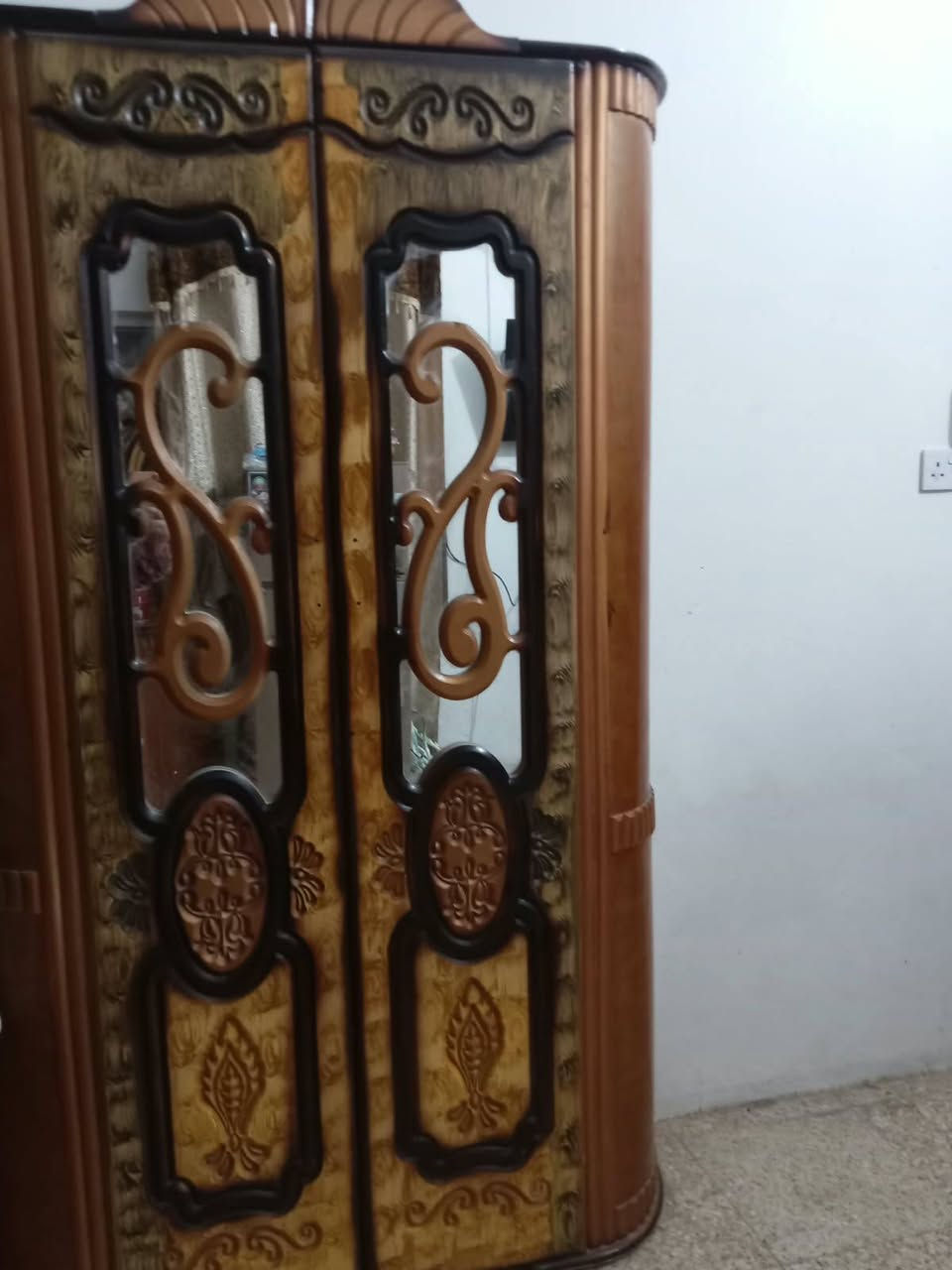 غرفه • للبيع • مراسلة على الخاص