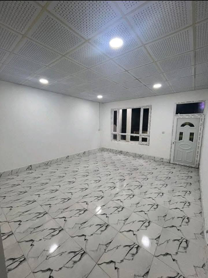 ( دار للبـــــــيع زراعـــــــــي )
مقدم معاملة تمليك .. مضمون ....
 
المساحة ..100 متر.. واجه فلين 
  
كاشي فول منطقة كامل خدمات هادى جدا 
العنوان حي الواسطي خلف المعوقين وخلف جامع الحق وقرب مرطبات السيد يحتوي على 
طابق الاول 
 كراج 
 وغرفة استقبال 
 ومطبخ داخلي 
 وغرفة نوم 
 ومجموعة صحيات 
 طابق ثاني 
 غرفة نوم كبيره 
 وبيتونه 
 ومجموعة صحيات 
 
ملاحظة .. رجاء ماابيع قسط .. 

 السعر علخاص أو الاتصال بالرقم..***********... صاحب الدار..
