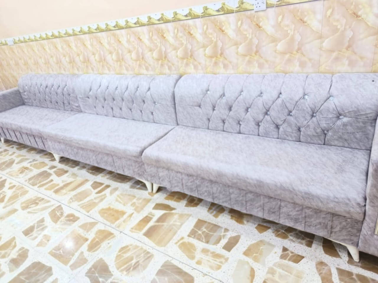 ديوان كربلاء • ٢٦ مقعد • نضيف