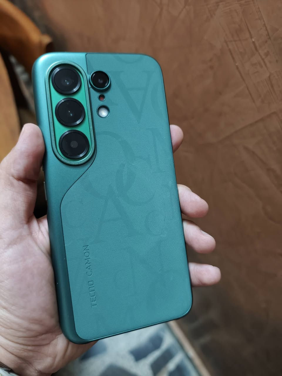 السلام عليكم 
تكنو camon 50 الالترا .. 
Techno camon 50 ultra
ذاكرة 256 عشوائية 8 
حهاز بعده جديد شخطه مابي وصل الشراء موجود اشتريته يوم 8/18 
ملحقات كاملة كارتونه وشاحنه 

السعر 500 الف وبي مجال فقط بيع بدون مراوس 
بغداد الكرادة ***********
