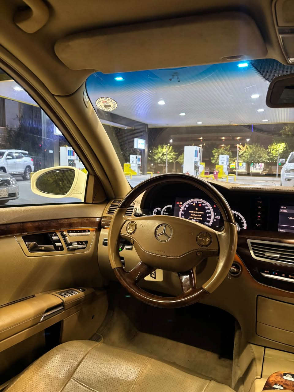 سەرەتا بە ناوی خوای گەورە 
مارسیدز s 350 
مۆدیل ٢٠٠٨کامل کامل کراوە بە ٢٠١٣  سەیارەکە زۆر تازەو چوان ماوەتەوە گیرو مەکینەو کارەبای بەشەرت مەکینەی نەکراوەتەوە بەشەرتی ١٠٠فیتەر دەعامی بۆدەعامی چاڵ شخوت نیەتی  یەک پارچە بۆیاخی ئەورپایە  مواسەفات 
پانۆراما 
درگا لارچ 
ناو زەرد 
کامێرا
حاسە 
شاشەی گەورە 
٤کوشن کارەبا 
٤کوشن ساردو گەرم 
درگا سەحب 
سندق سەحب 
رادار 
سەیارەکە کامل هەیکەلی دەسکاریی کراوە  
پیشو دوا زۆر تونو تۆڵە  بۆ مەسرەف مەگەری هەموو گیانی ئەدەم بەشەرت 
تکایە ئەگەر موشتەری نیت سەرمان مەئیشینە  لەخۆتەوە سعر لی مەدە  سەیارەی وا پاک تازە نەماوە 
ژ:م*********** السليمانية, العراق

