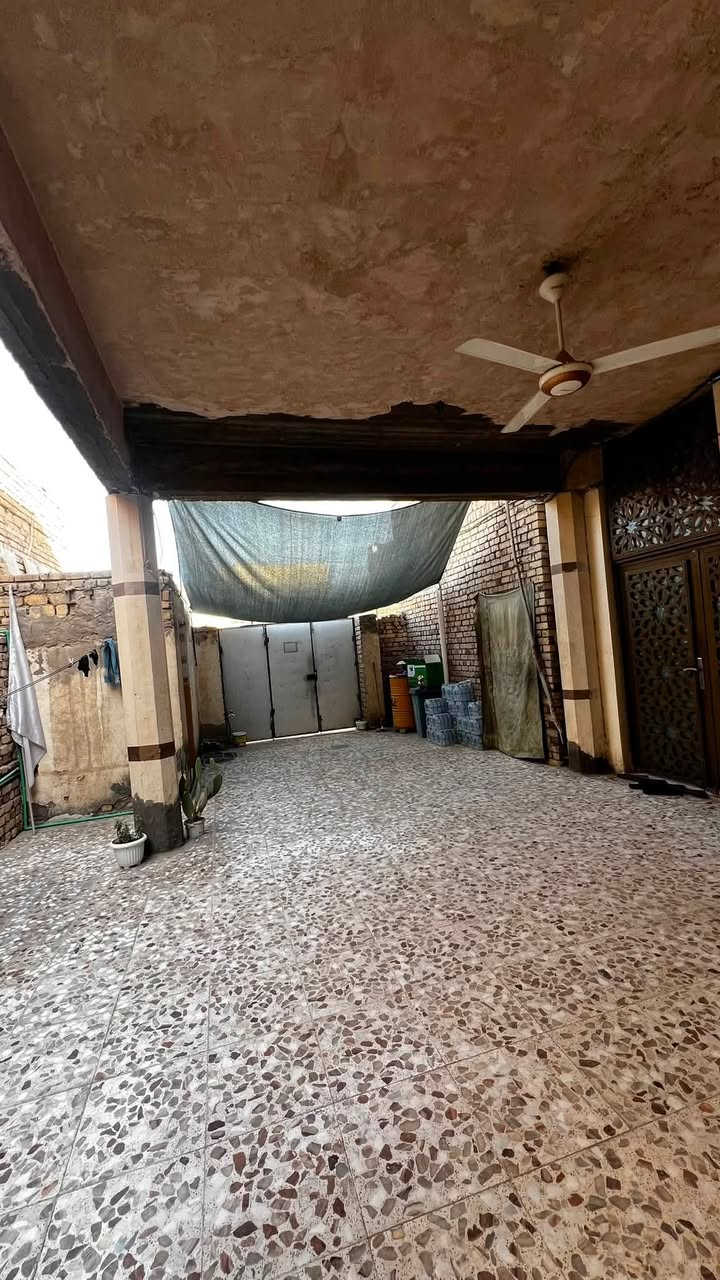 🏡 للبيع بيت في الناصرية – حي الخضراء (موقع مميز)
📐 المساحة: 240 م² (10×24)

🏠 طابق واحد – بناء طابوك أصلي وسقف صب كونكريت.

نوع العقار: طابو صرف

يحتوي على:

🛋️ استقبال

🛋️ صالة

🛏️ غرفتا نوم

🍽️ مطبخ

🌳 حوش واسع

🚻 حمامان (داخلي وخارجي)

🛒 محل تجاري ويعمل حالياً.

📍 الموقع: حي الخضراء، ثالث بيت عن شارع زديناوية السايدين، قريب جداً من الشارع الرئيسي.

⚡💧 الخدمات: ماء، كهرباء، مجاري، وإنترنت كيبل ضوئي.

📞 للاستفسار والمعاينة:

***********
السعر : خاص
